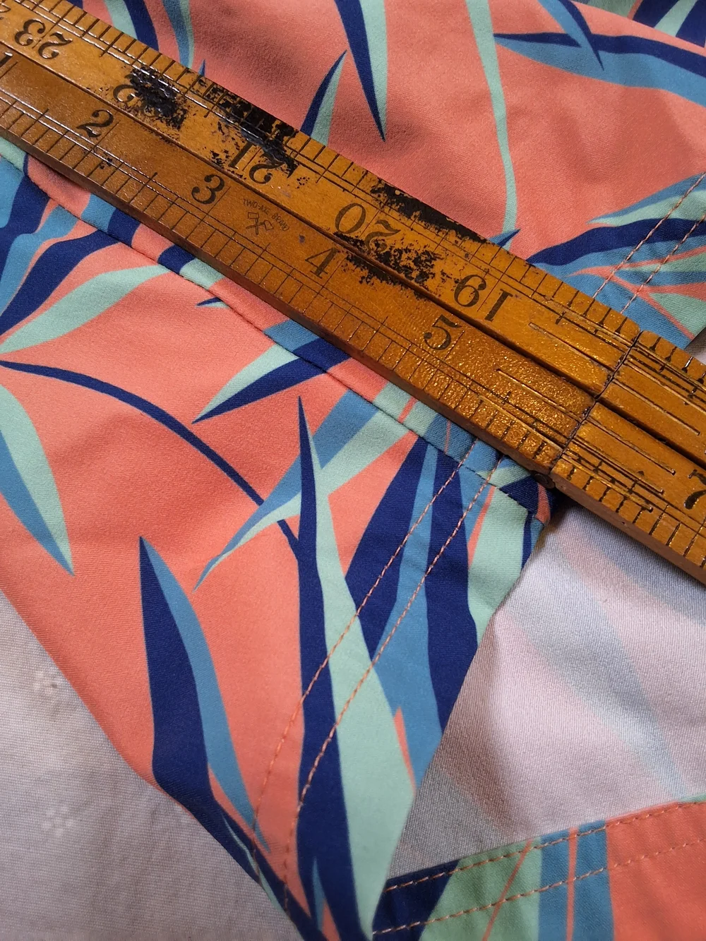 Men's Coral Tropical Print Swim Trunks - Elastic Waist